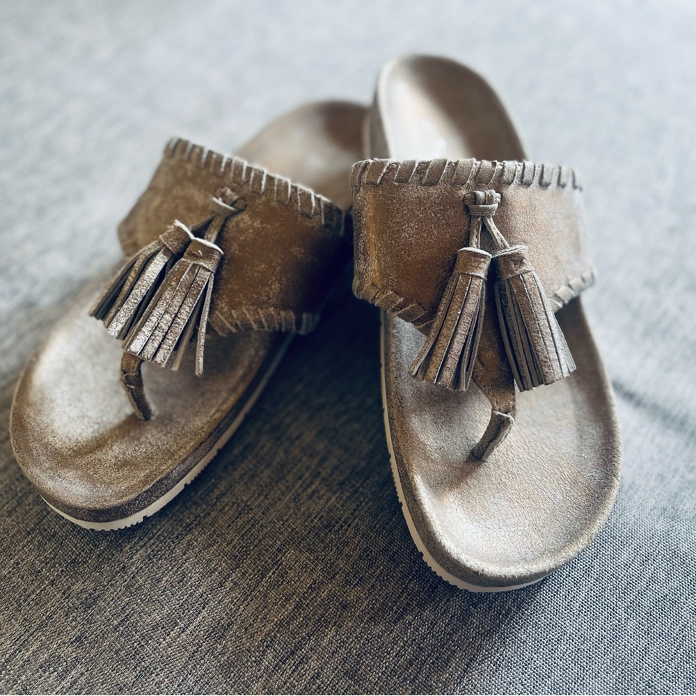 WORN ONCE J/SLIDES SILVER DISTRESSED LEATHER SANDALS WITH TASSELS